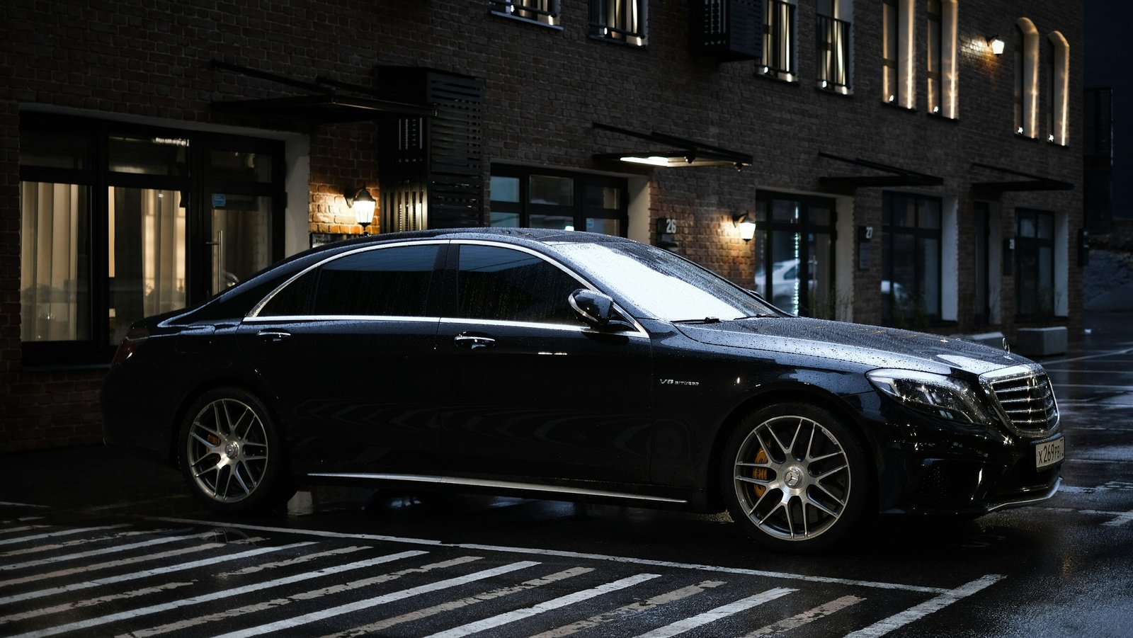 Schwarze Mercedes S-Klasse – Chauffeurservice und Flughafentransfer Frankfurt