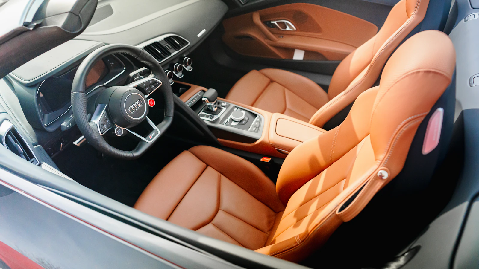 Ledersitze im Fond einer Chauffeur-Limousine